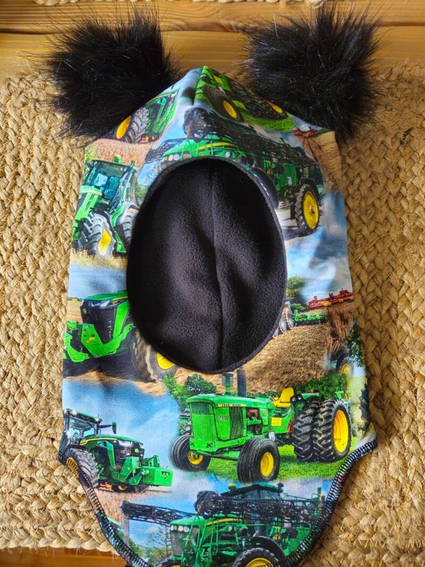 Pompomkypäräpipo/Vihreät traktorit