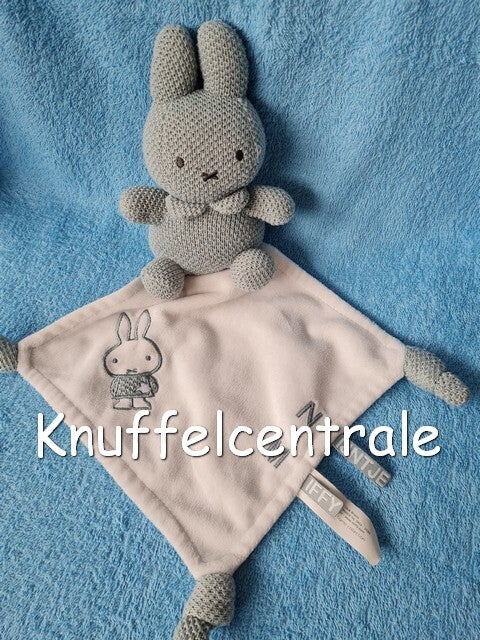 Nijntje Grijs Blauw gebreid knit Miffy Tiamo knuffeldoek