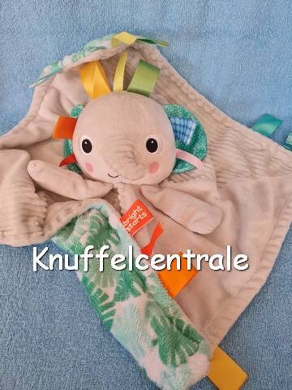 Bright Starts Olifant cuddle 'n tags knuffeldoek