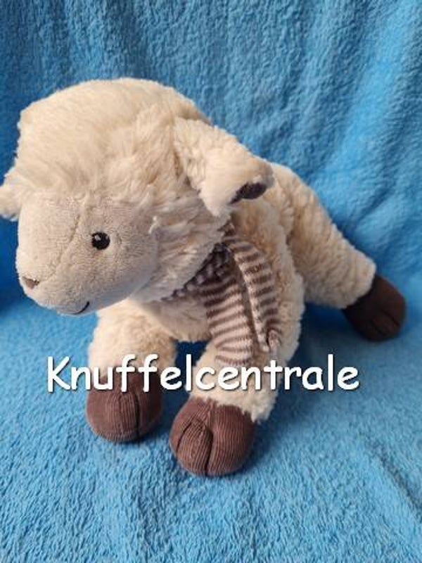 Nicotoy schaap knuffel met sjaaltje liggend