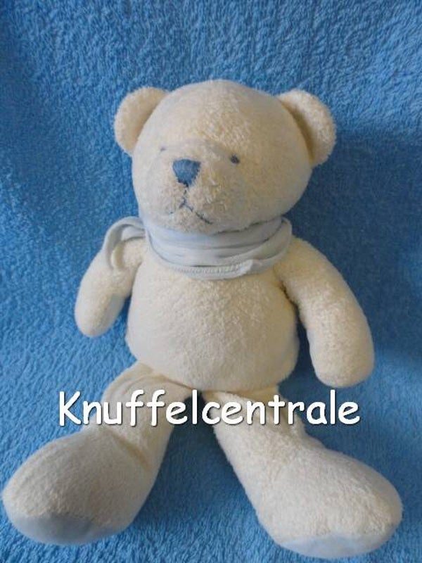 Nicotoy  beer wit 30 cm met blauw sjaaltje