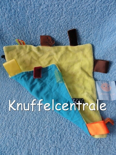 Snooze Baby groen velours / feller blauw katoen knuffeldoek met labels (02) SnoozeBaby