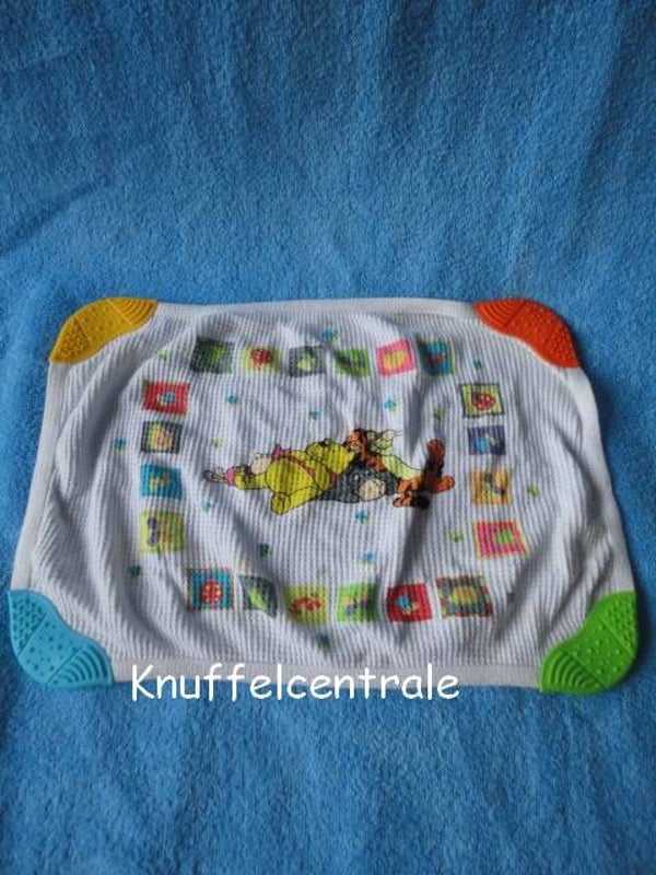 Winnie the Pooh & Friends  knuffeldoek Disney Baby by Plagro met bijtstukkend