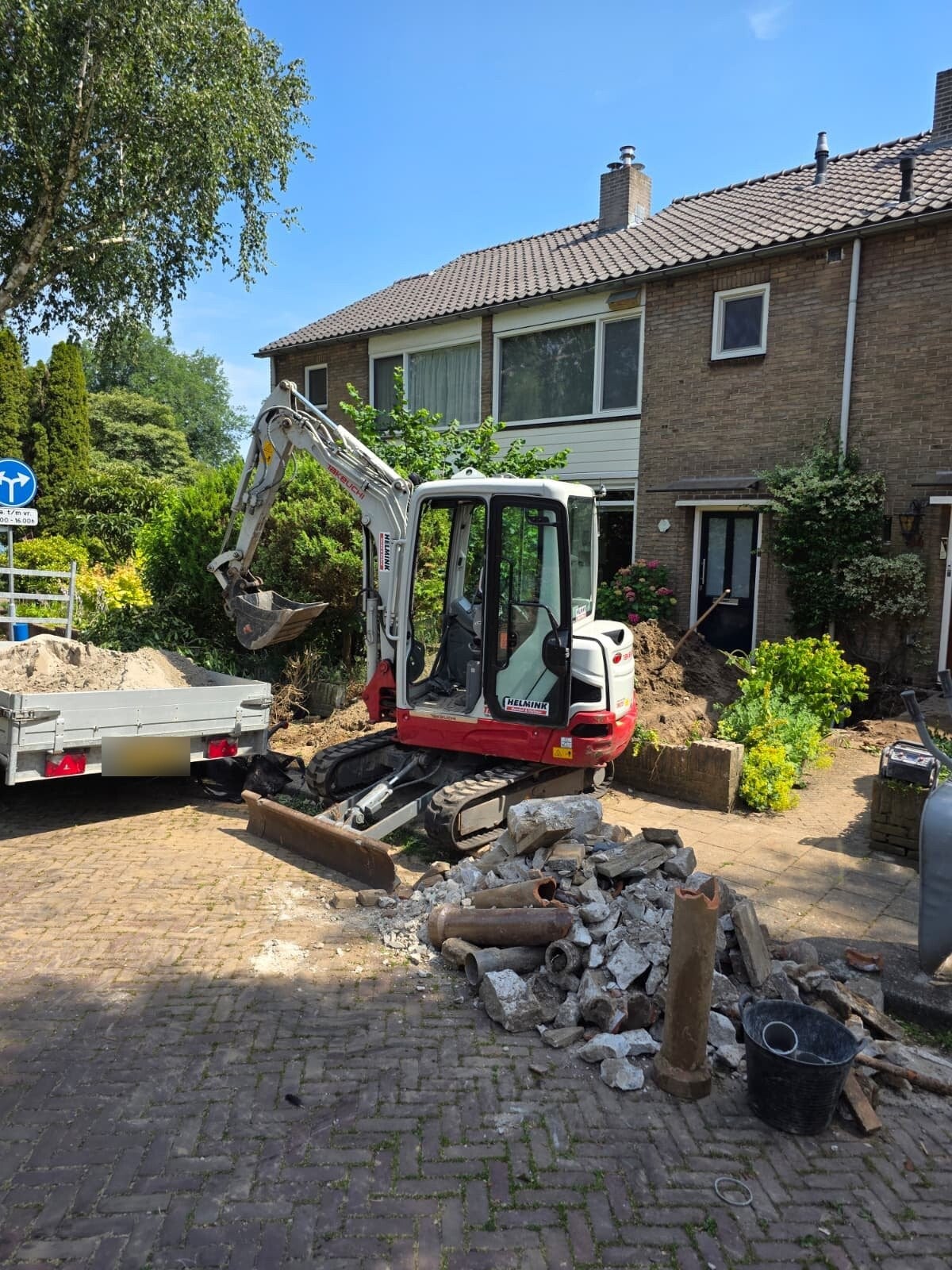 riool-vervangen-voortuin-graafmachine-standard.jpg