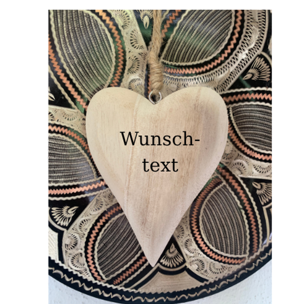 Dekoratives Holzherz personalisiert mit Ihrem Namen oder Wunschtext.