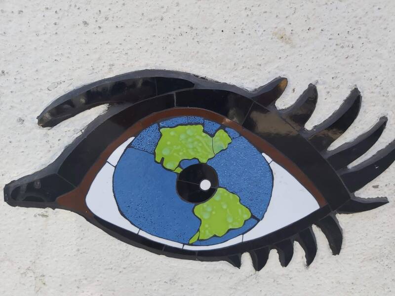 mozaiek oog met wereldbol