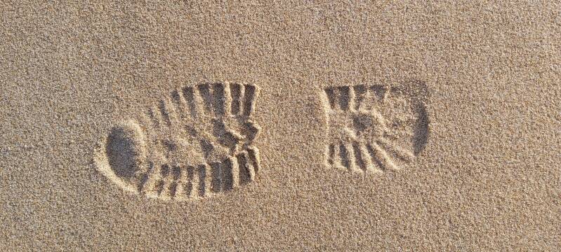 voetafdruk in het zand