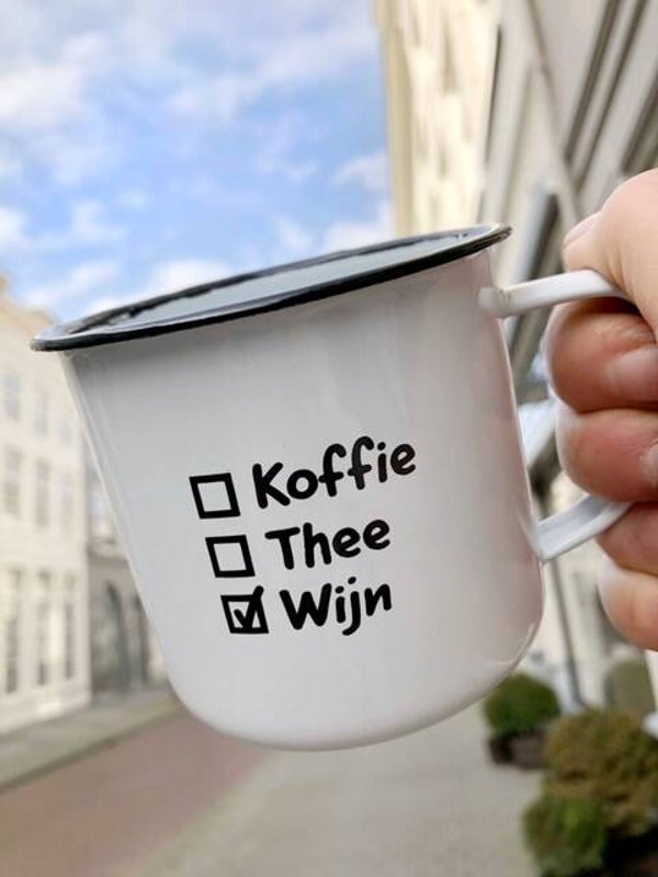 Emaille mok wijn check