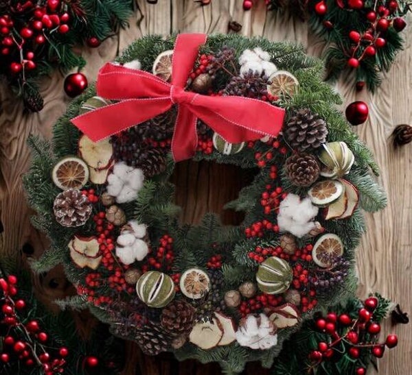 Ghirlanda Natalizia Naturale con Frutti Secchi e Bacche Rosse