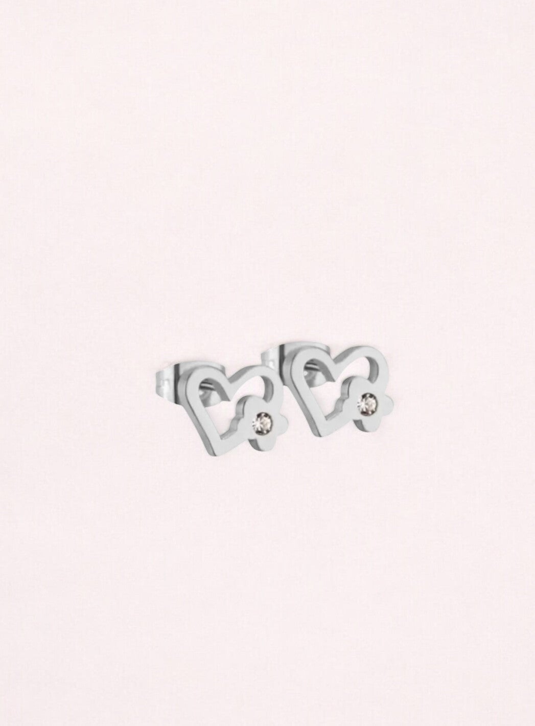 Oorknopjes hartje met zirconia steentje zilver