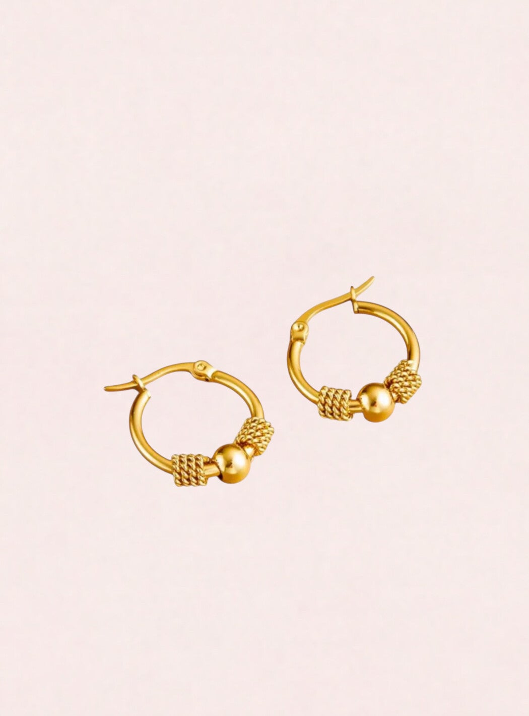 Goudkleurige design oorringen