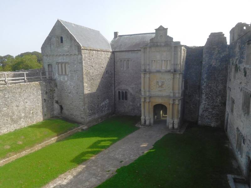 Old Beaupre Castle wales35.nl