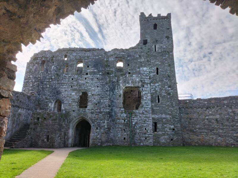 Kidwelly Castle wales35.nl
