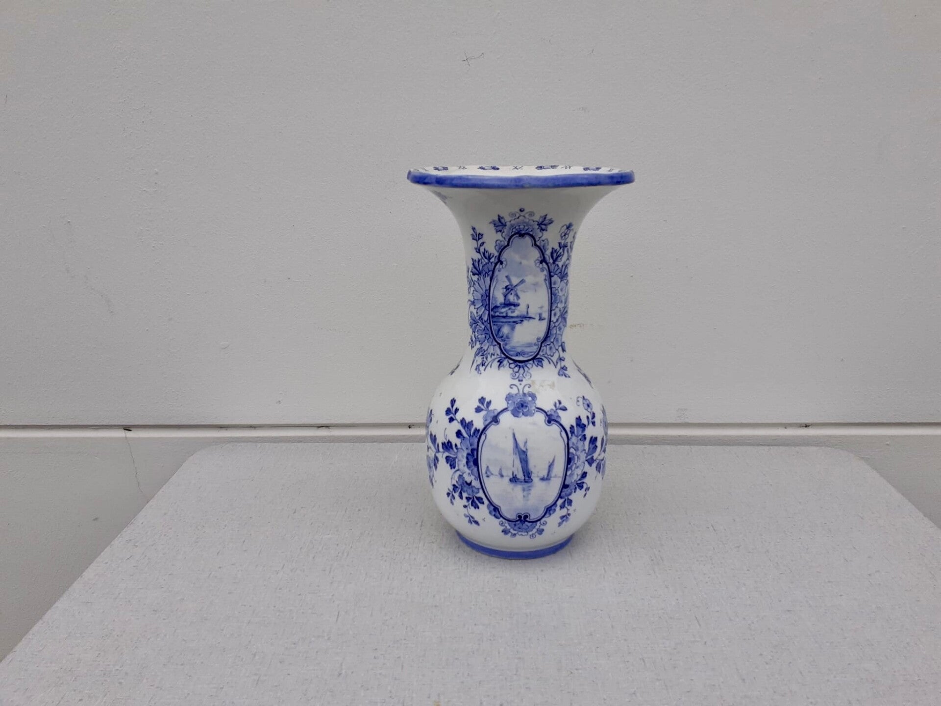 Blauw witte vaas | Petrus Regout