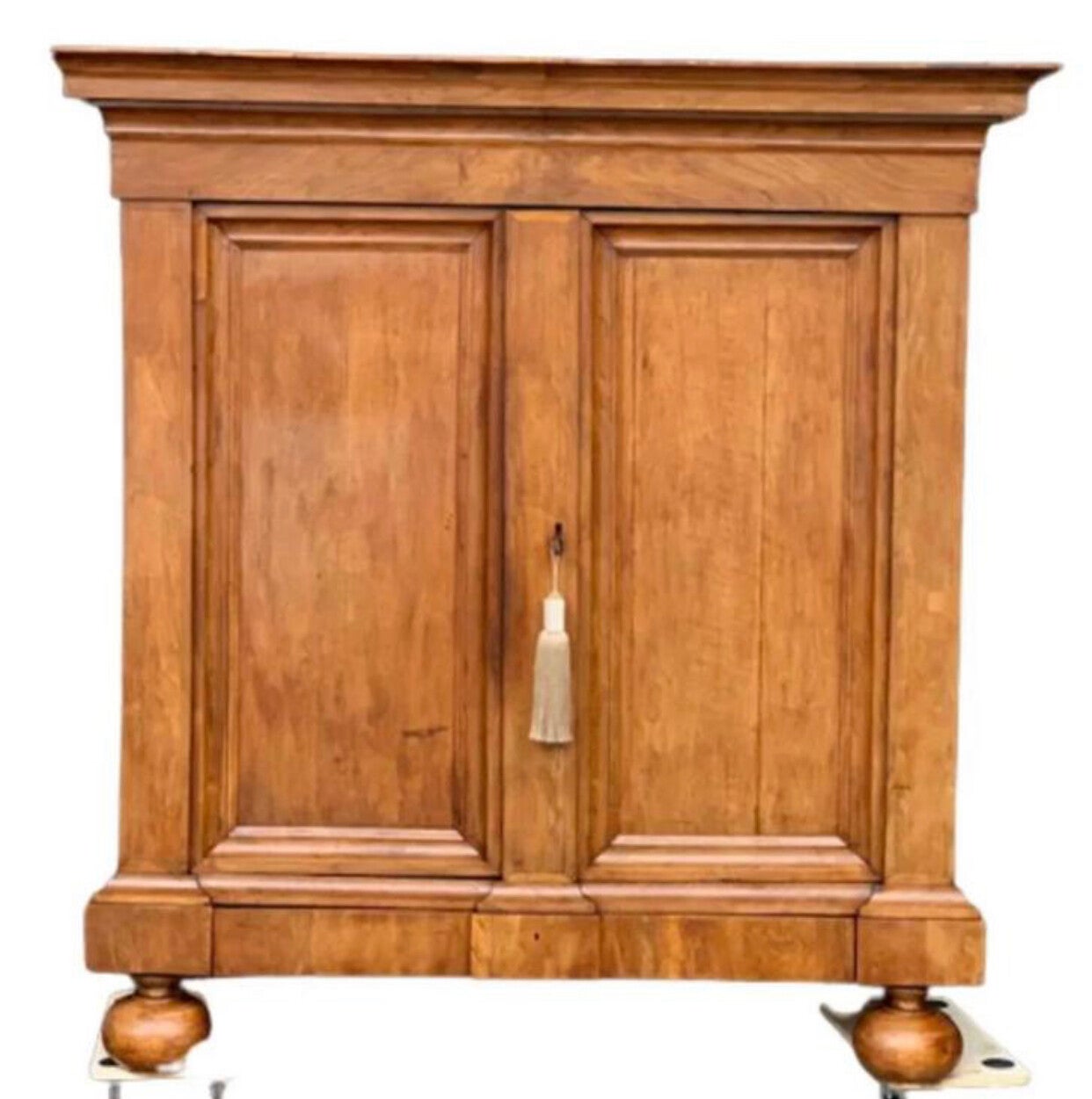 Antieke Notenhouten Pastoors Kast | 18e Eeuw