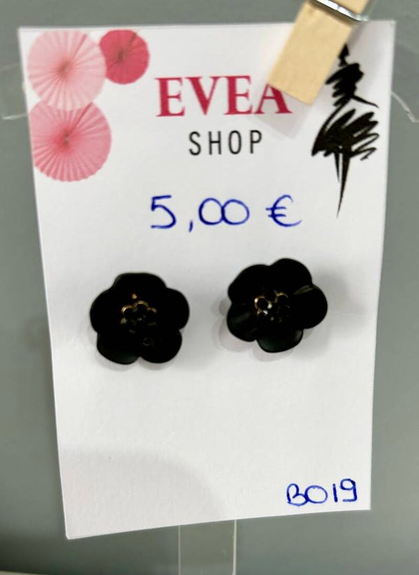 Boucles d'oreilles fleur noire