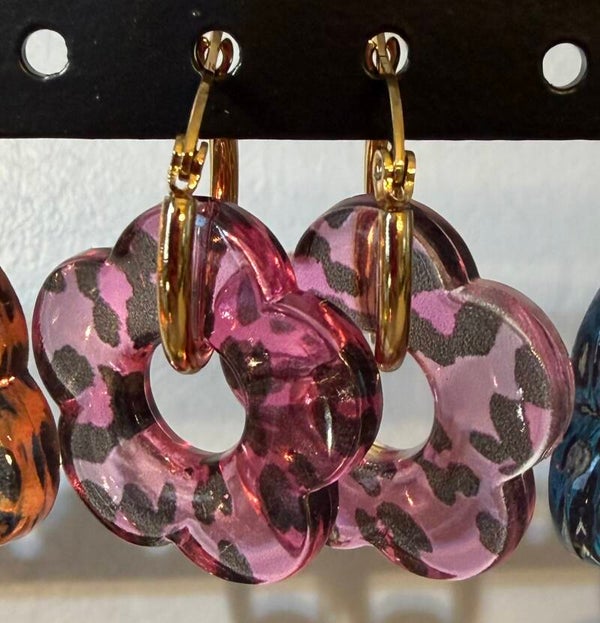 Boucles d’oreilles créoles dorées - léopard fushia/noir