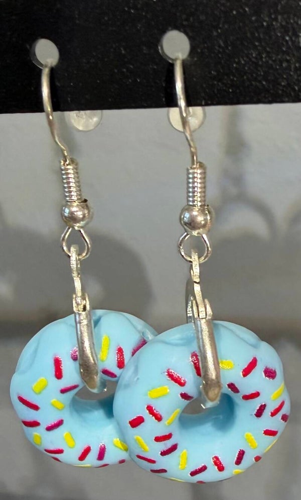 Boucles d’oreilles argentées donuts bleus