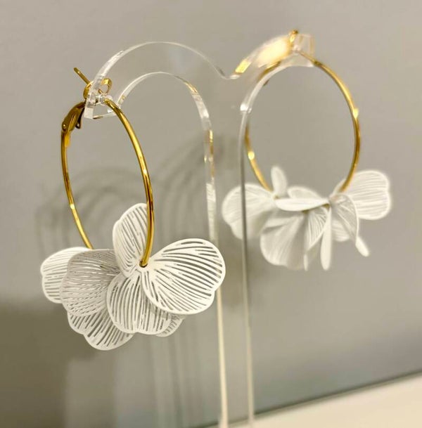 Boucles d’oreilles fleurs blanches