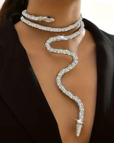 Acc : Collier chaine serpent trés chic