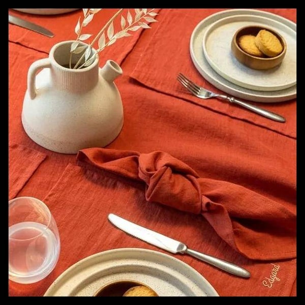 Serviettes de table rouge corail fabriquée en France 100% lin