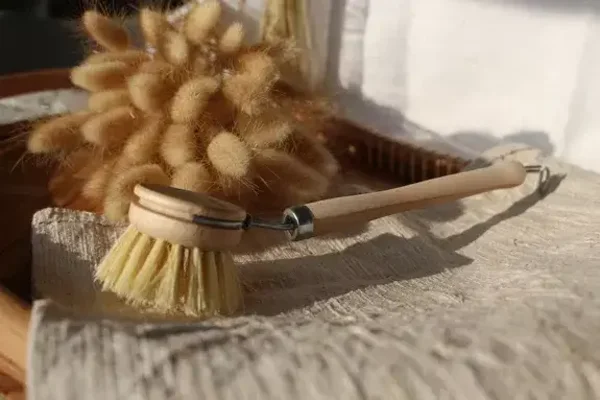 Brosse à vaisselle avec tête interchangeable