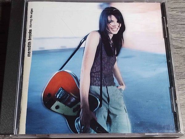 Meredith Brooks - Blurring Up The Edges