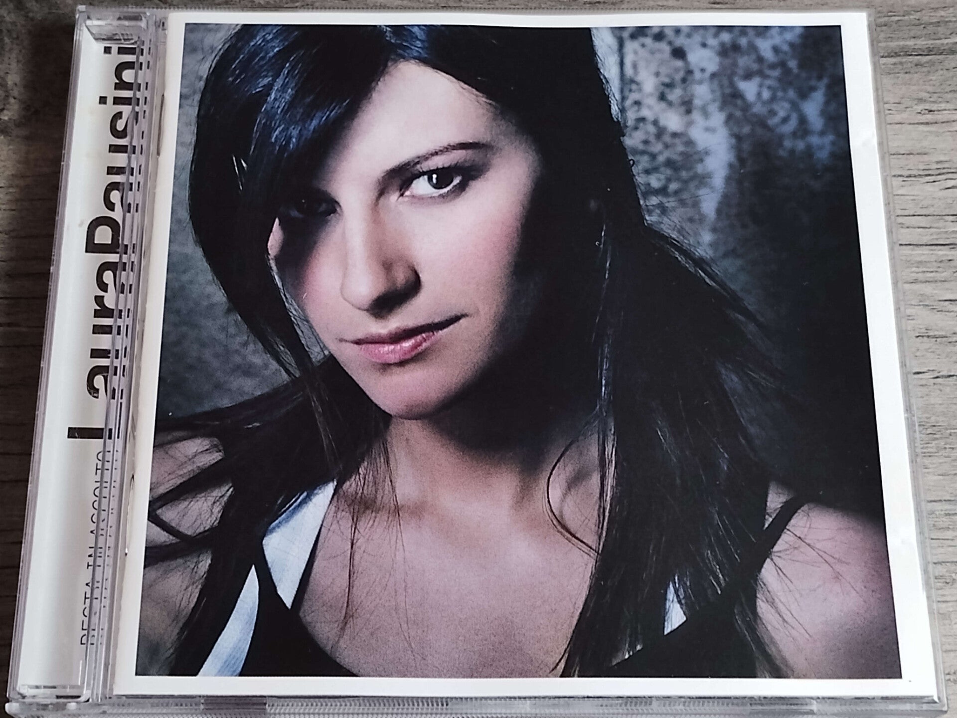 Laura Pausini - Resta In Ascolto