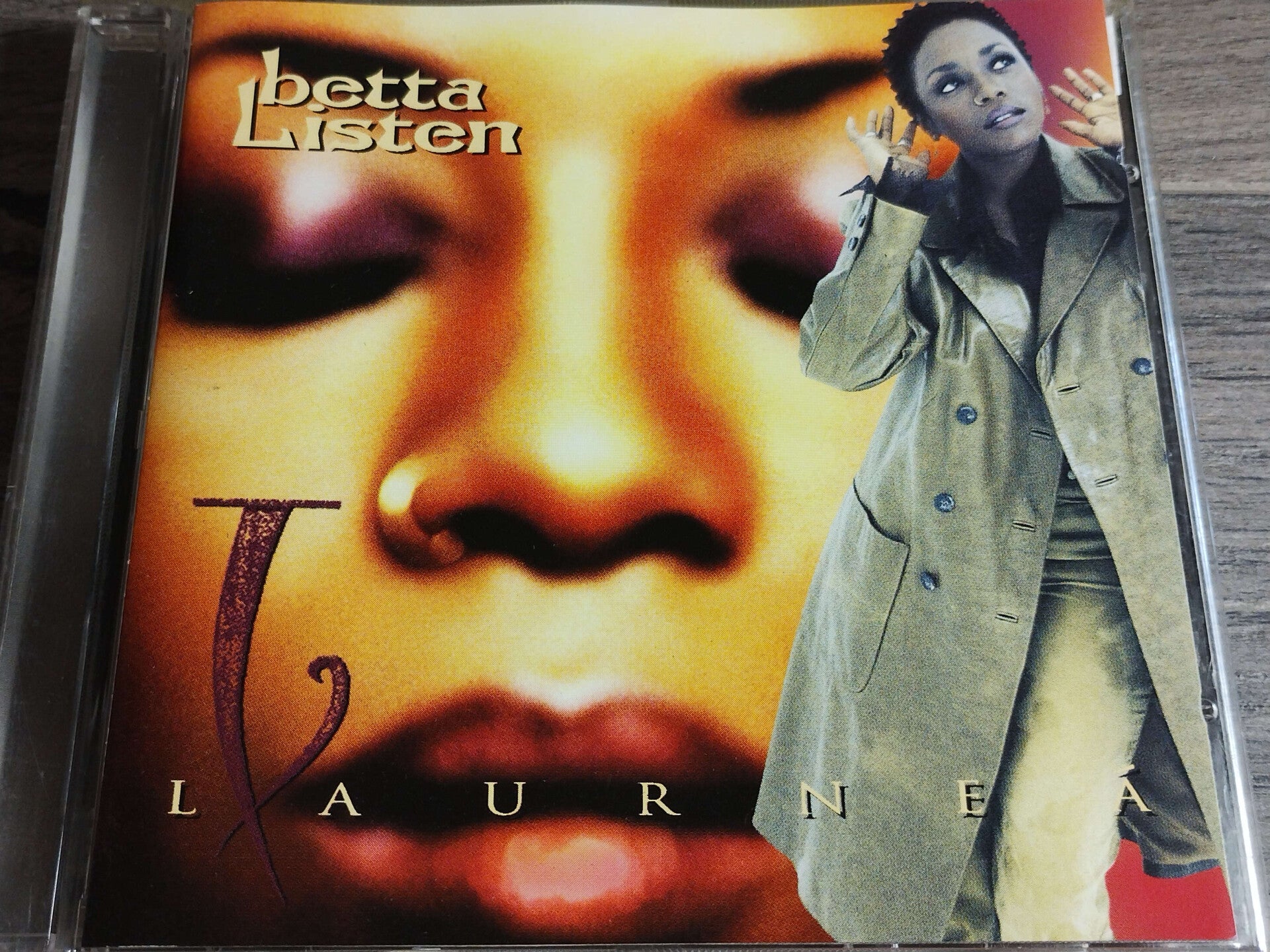 Laurnea - Betta Listen