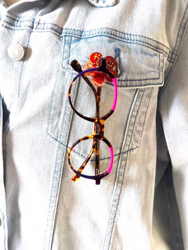 Broche porte lunettes