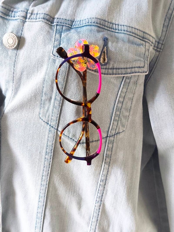 Broche porte lunettes