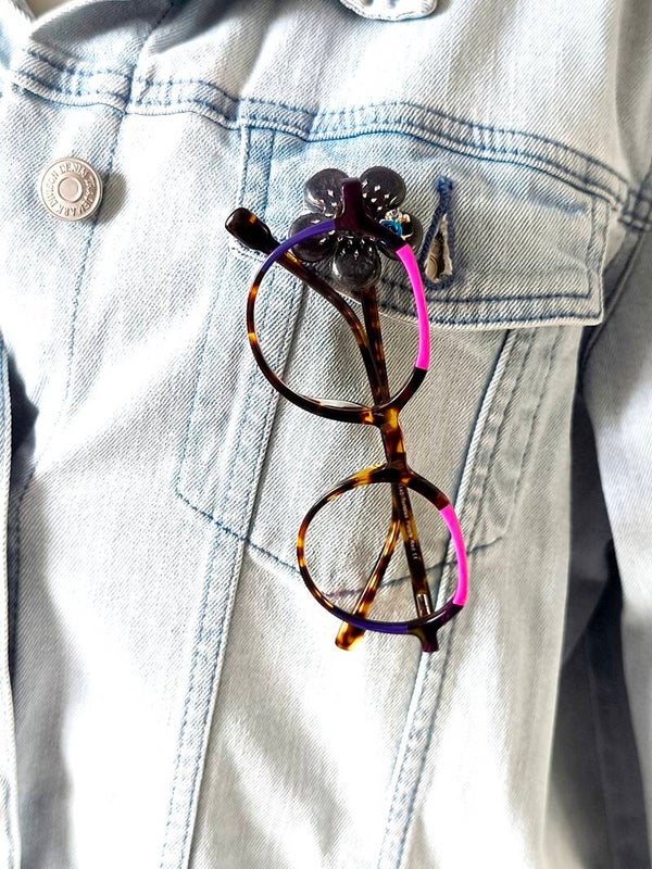 Broche porte lunettes