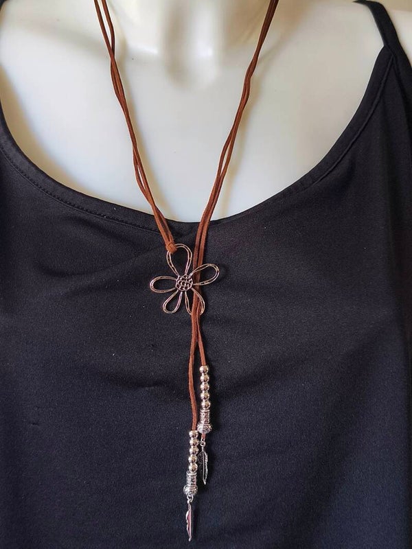 Collier fantaisie fleur