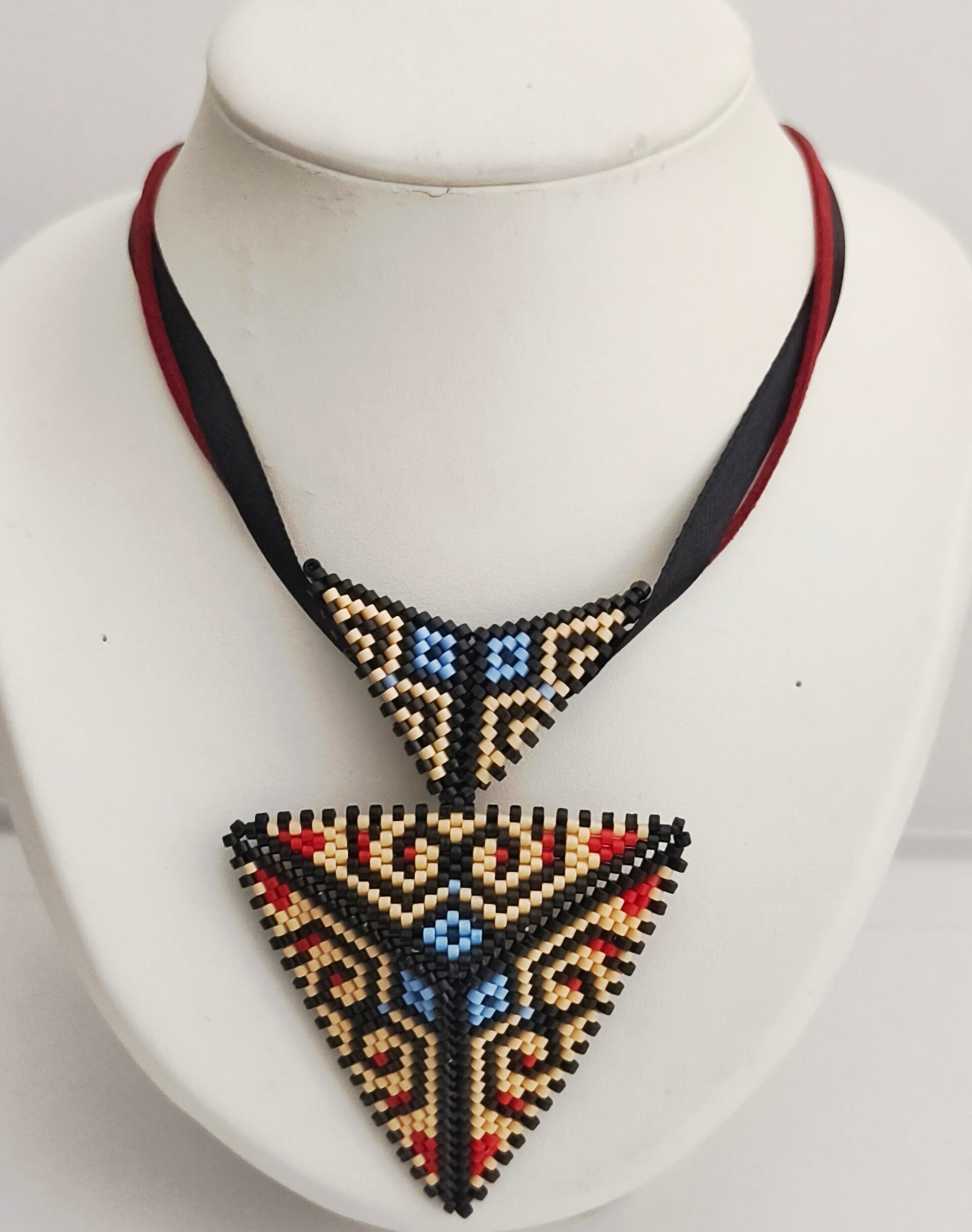Collier ras du cou