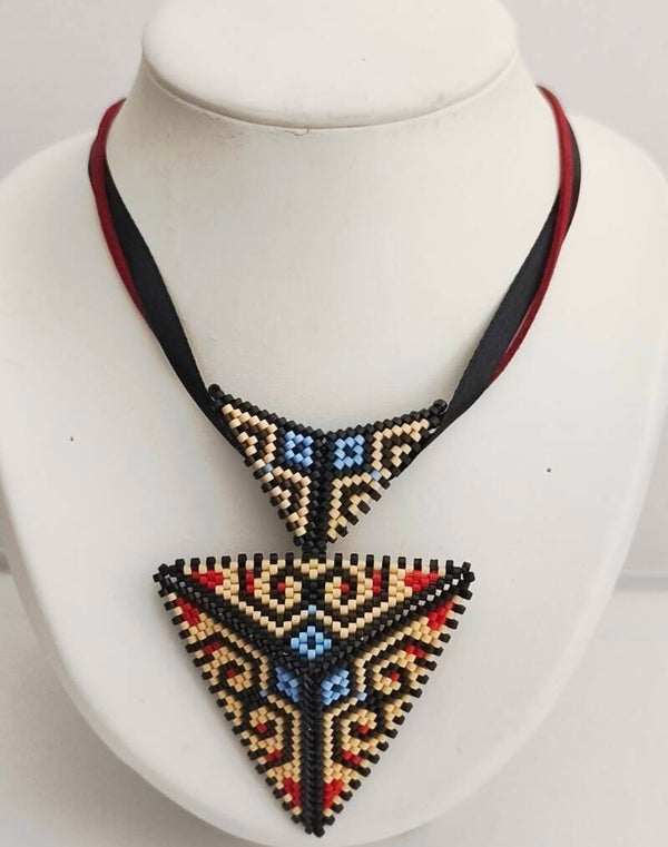 Collier ras du cou