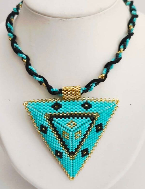 Collier ras du cou