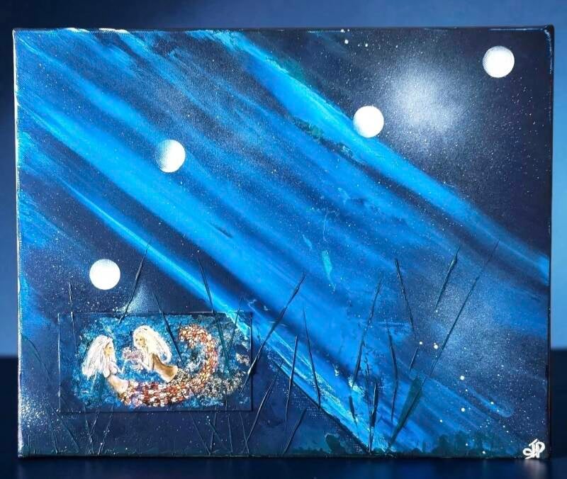 Chant de Nacre et de Nuit : Laissez-vous envoûter par l'appel des profondeurs... Dans le secret de l'atelier, le couteau et un morceau d'ancienne carte postale, ont donné vie à ce duo de sirènes. Acrylique couteau, toile Lin 33x41cm 