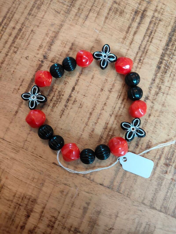 Black and red Clover 19