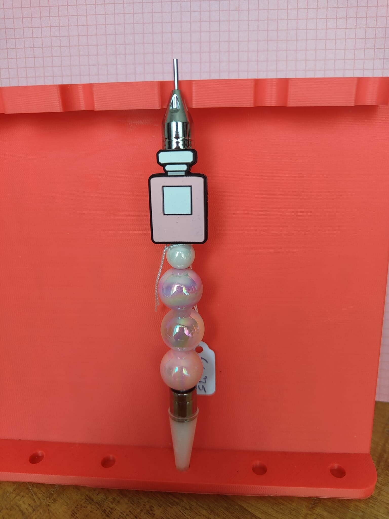 Pink parfum bottel