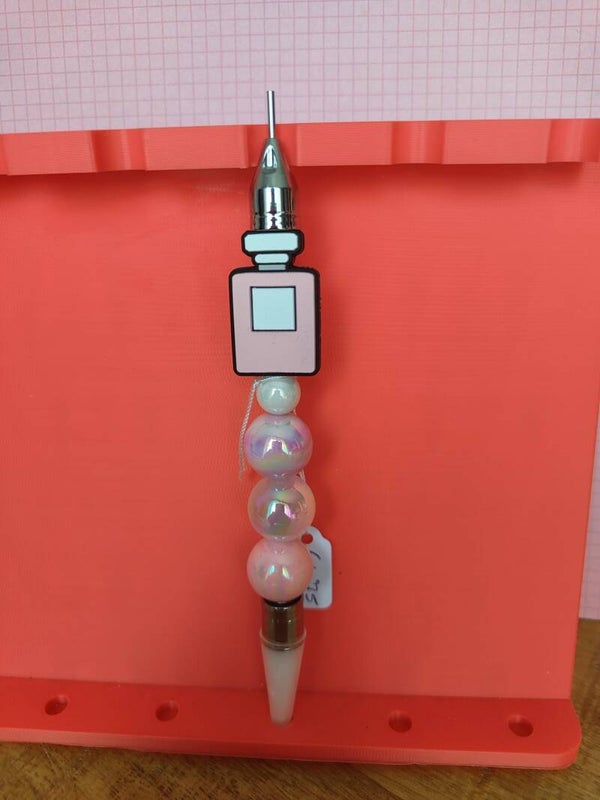 Pink parfum bottel
