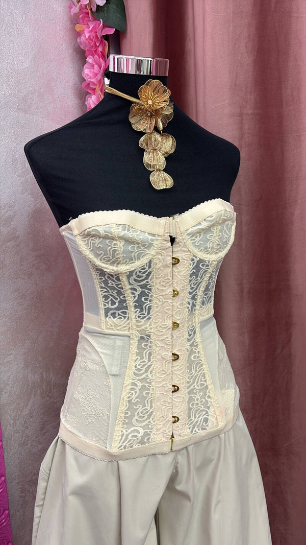 Corsetto nude