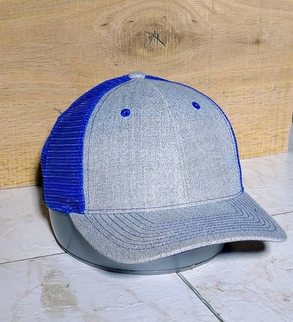 Grey/blue trucker