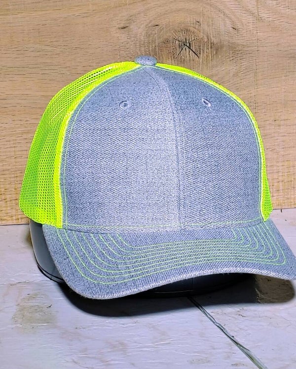 Light grey/neon yellow trucker