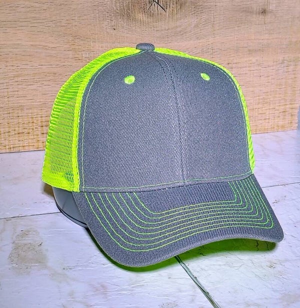 Grey/neon yellow trucker
