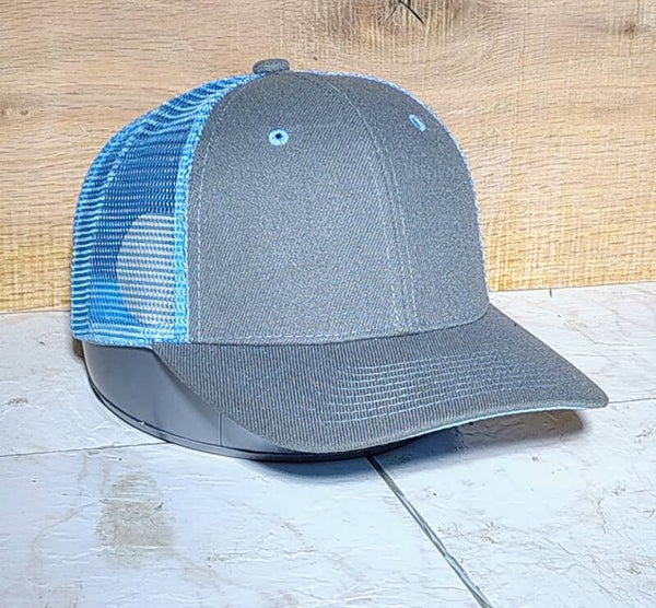 Grey/light blue trucker