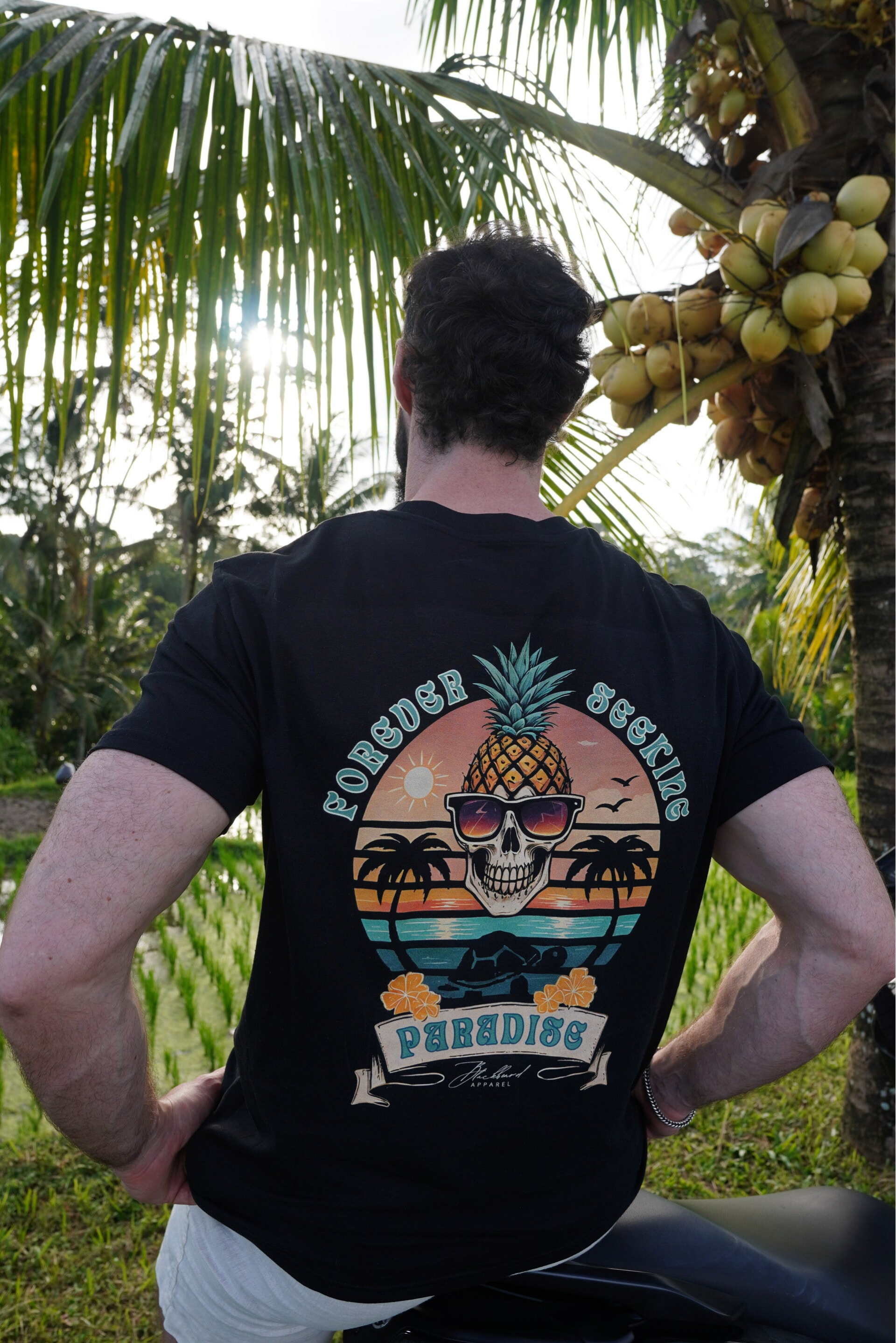 Paradise Seeker Tee Black