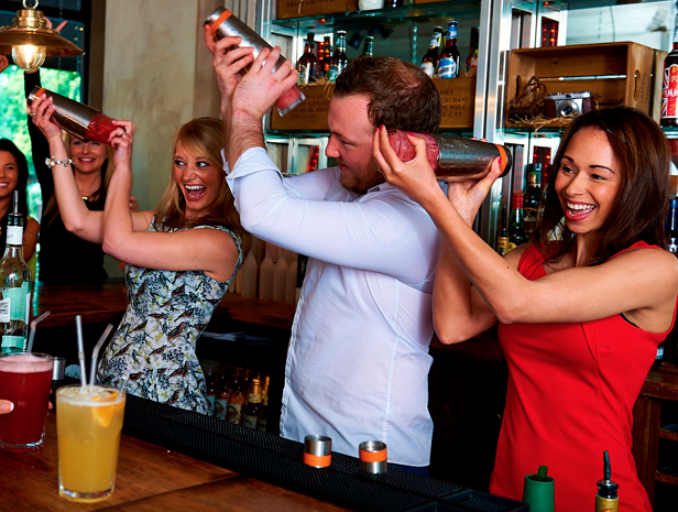 Cocktail Position Cocktail Class – Shake, Stir & Sip Like a Pro!