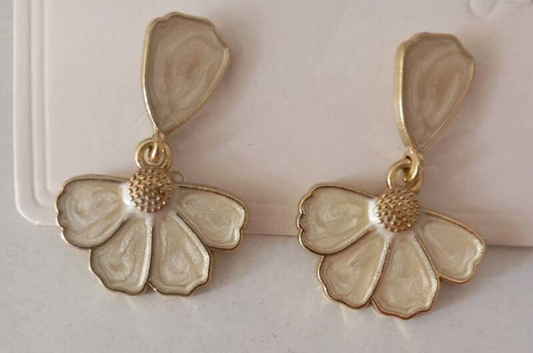Half daisy enamel earrings