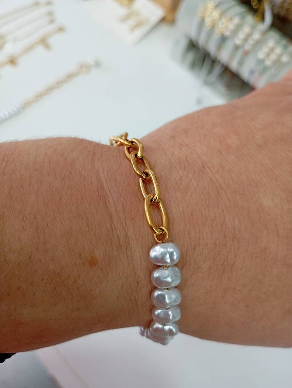 Ατσάλινο βραχιόλι με λευκό κοραλί