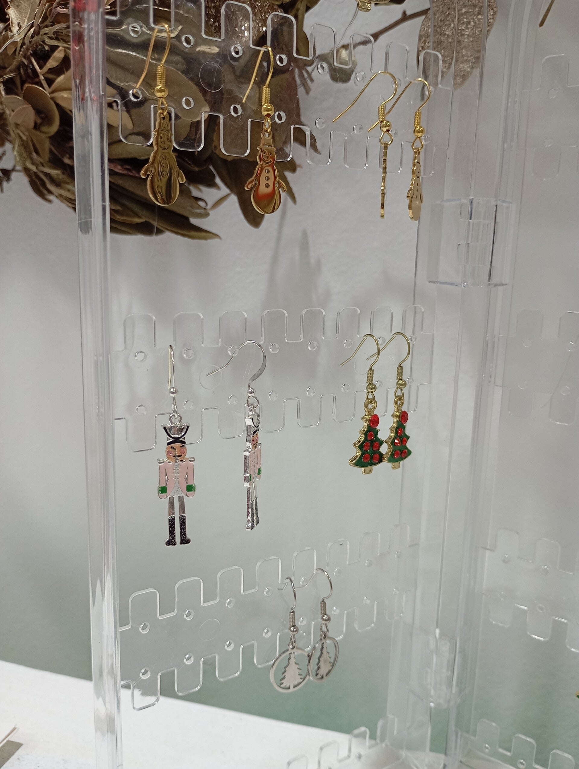 Χριστουγεννιάτικα σκουλαρίκια (διαφορά)